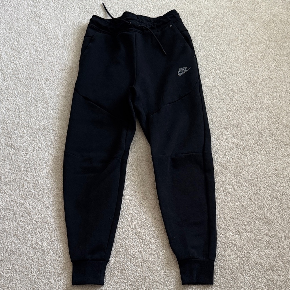 Nike Men's Black Tech Fleece Joggers